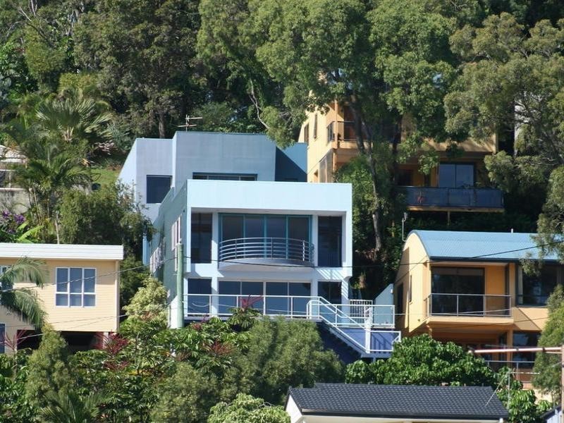 46 Hill Avenue, Burleigh Heads QLD 4220