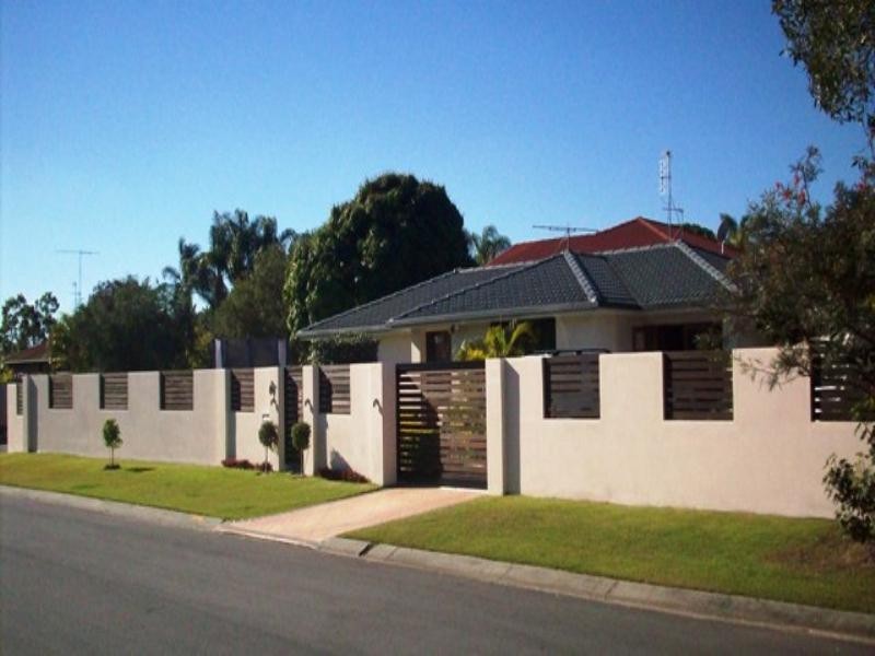 18 Rawlinna Drive, Mermaid Waters QLD 4218