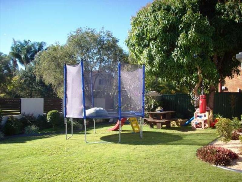 18 Rawlinna Drive, Mermaid Waters QLD 4218