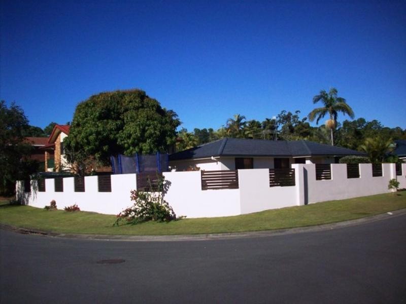 18 Rawlinna Drive, Mermaid Waters QLD 4218