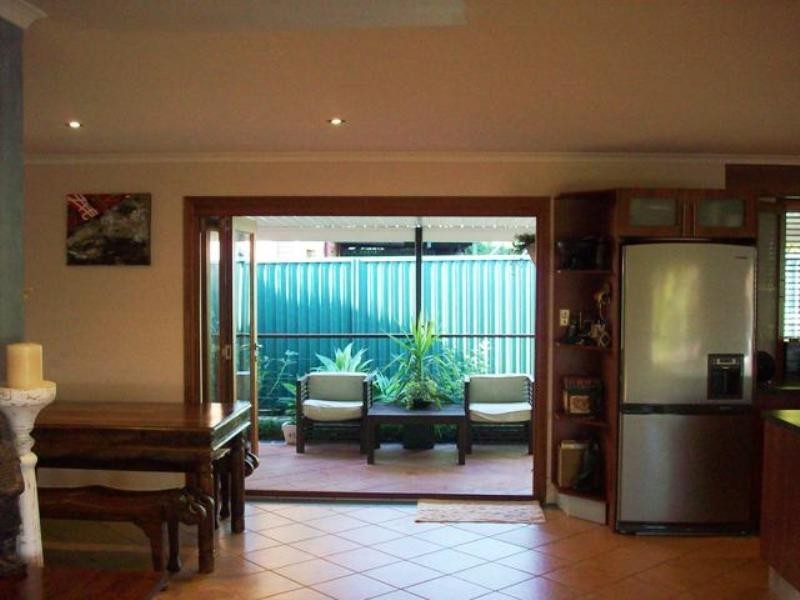 18 Rawlinna Drive, Mermaid Waters QLD 4218