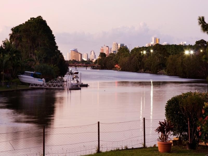 1 Beaconsfield Drive, Burleigh Waters QLD 4220