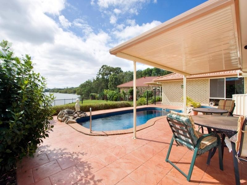 1 Beaconsfield Drive, Burleigh Waters QLD 4220