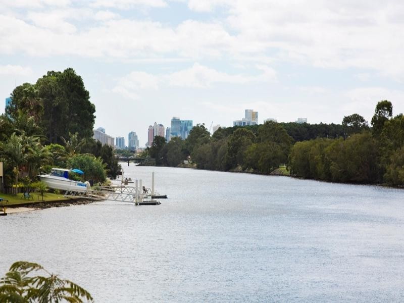 1 Beaconsfield Drive, Burleigh Waters QLD 4220