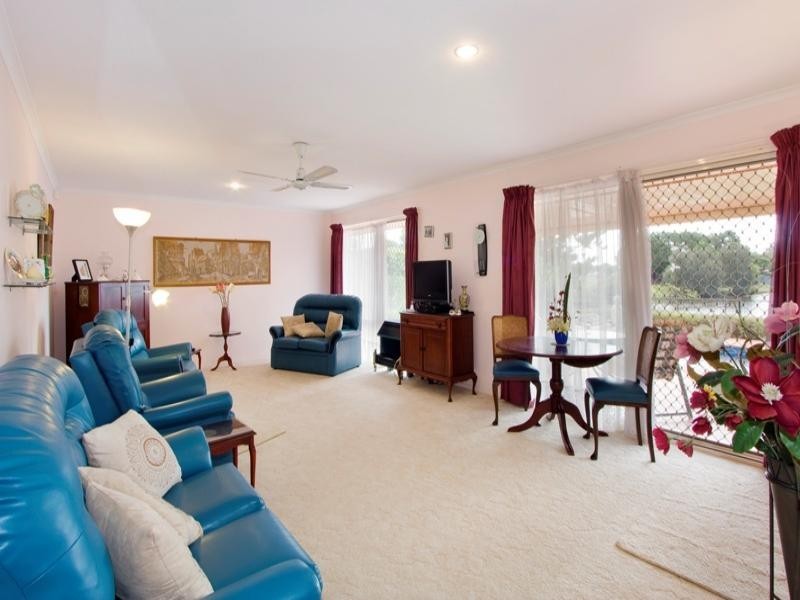 1 Beaconsfield Drive, Burleigh Waters QLD 4220