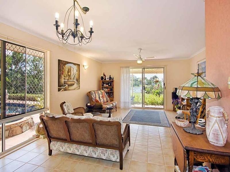 1 Beaconsfield Drive, Burleigh Waters QLD 4220