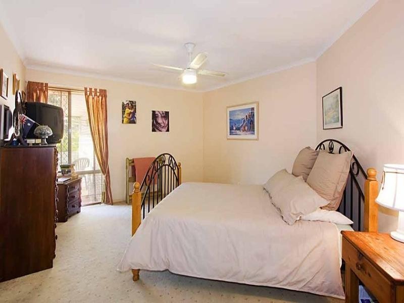 1 Beaconsfield Drive, Burleigh Waters QLD 4220