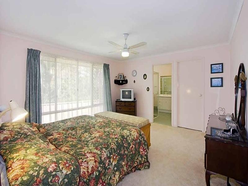1 Beaconsfield Drive, Burleigh Waters QLD 4220