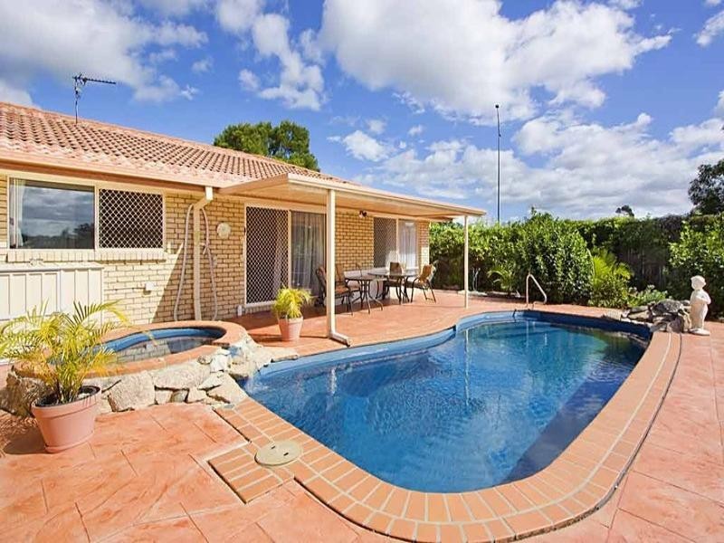 1 Beaconsfield Drive, Burleigh Waters QLD 4220