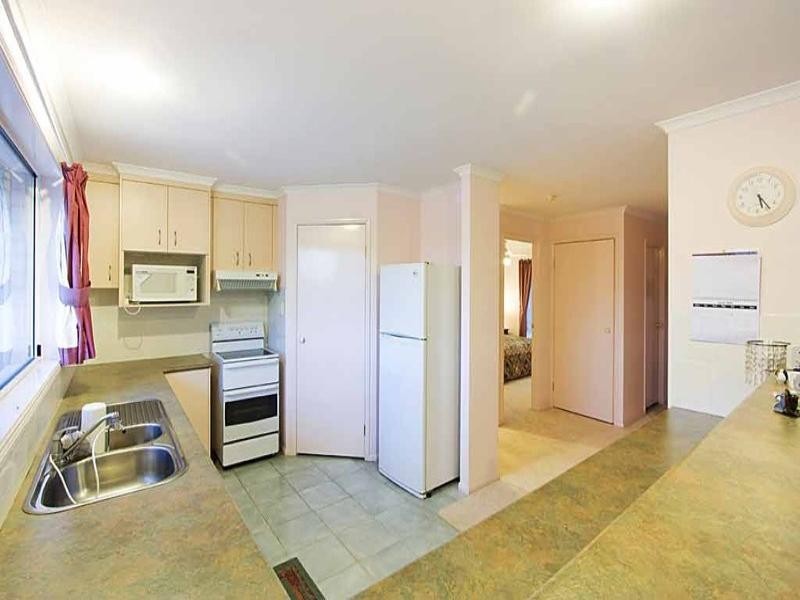 1 Beaconsfield Drive, Burleigh Waters QLD 4220