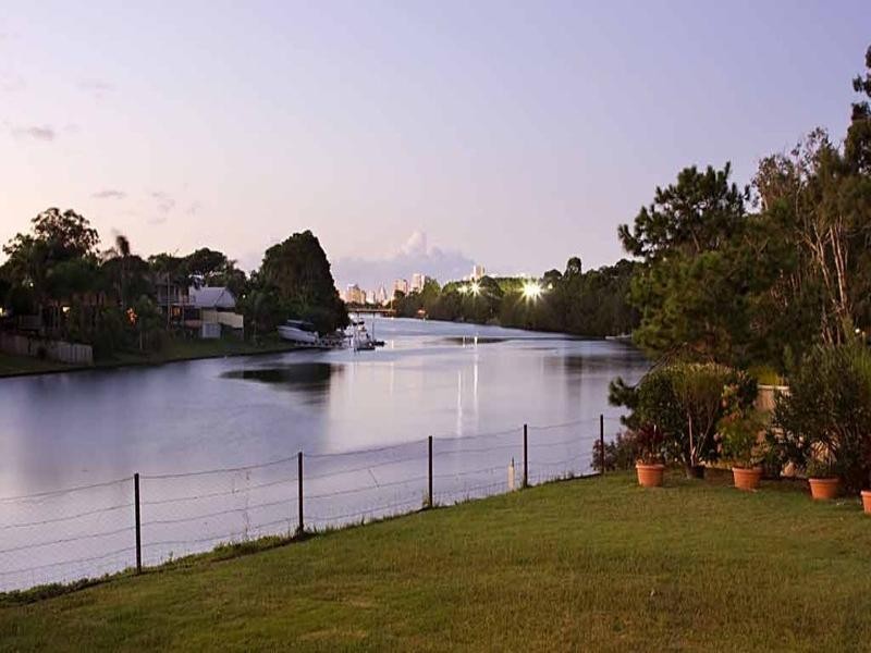 1 Beaconsfield Drive, Burleigh Waters QLD 4220