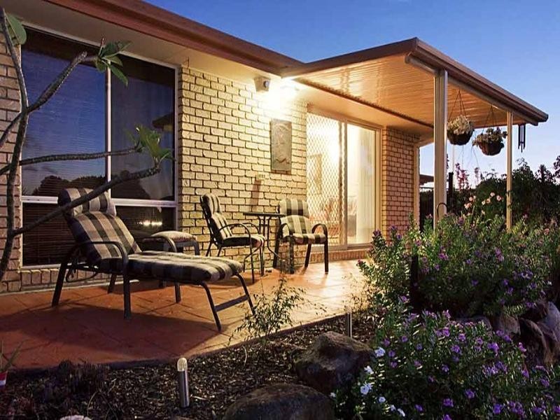 1 Beaconsfield Drive, Burleigh Waters QLD 4220