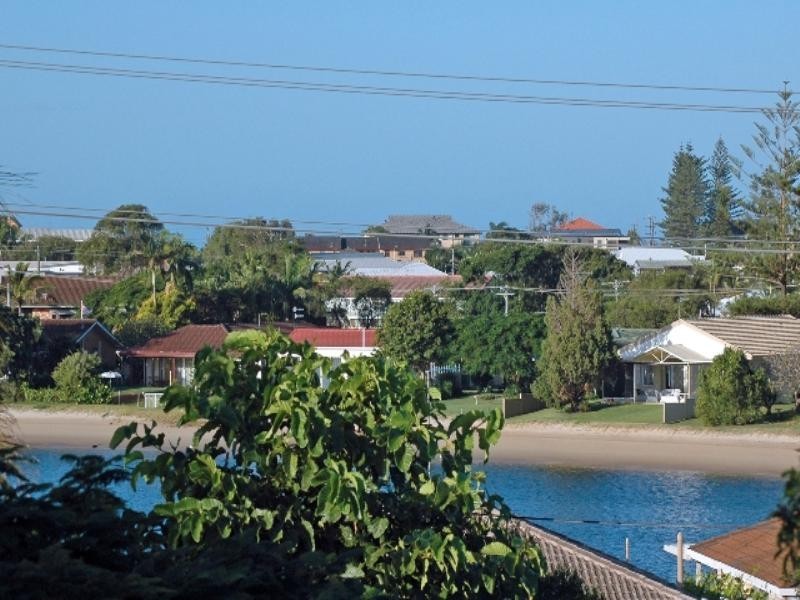 14 Oakwood Terrace, Palm Beach QLD 4221