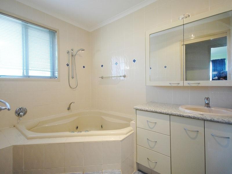 14 Oakwood Terrace, Palm Beach QLD 4221