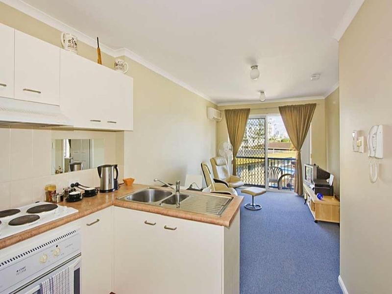 16 ”Villa Adori”, 4 Adori Street, Chevron Island QLD 4217