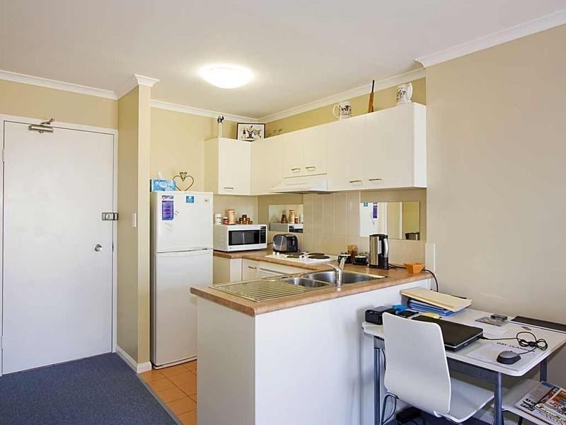 16 ”Villa Adori”, 4 Adori Street, Chevron Island QLD 4217