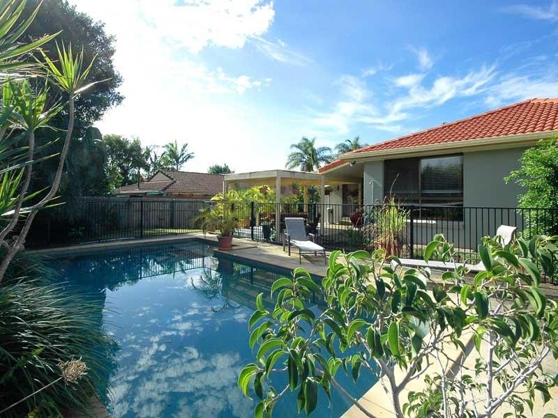 5 Foreshore Close, Elanora QLD 4221