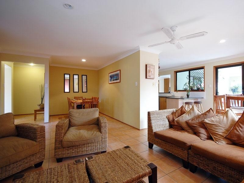 5 Foreshore Close, Elanora QLD 4221