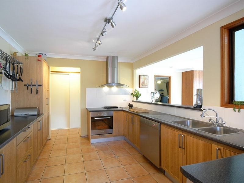 5 Foreshore Close, Elanora QLD 4221