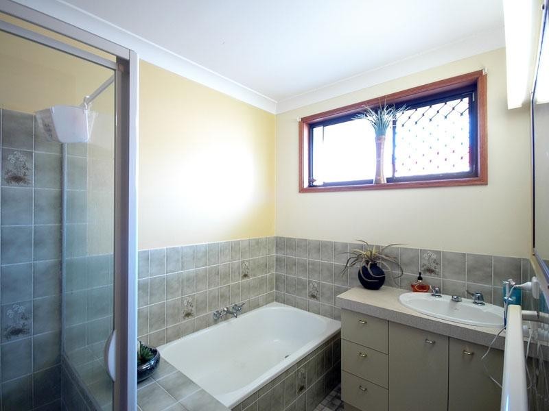 5 Foreshore Close, Elanora QLD 4221