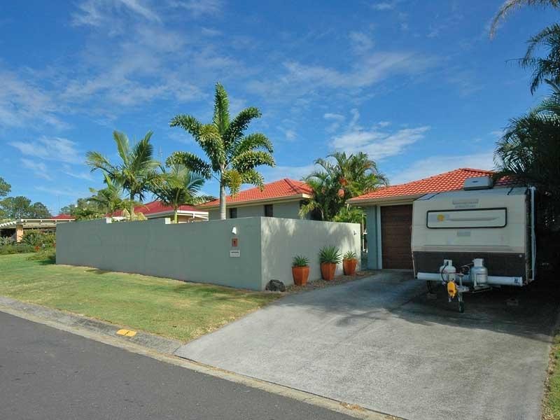 5 Foreshore Close, Elanora QLD 4221