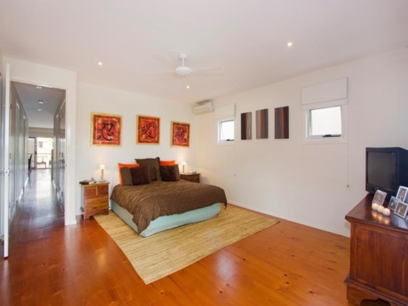 30 Ocean Street, Mermaid Beach QLD 4218