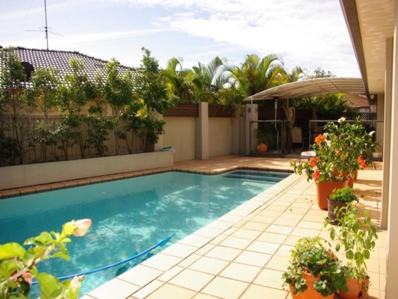 9 Honeyeater Drive, Burleigh Waters QLD 4220