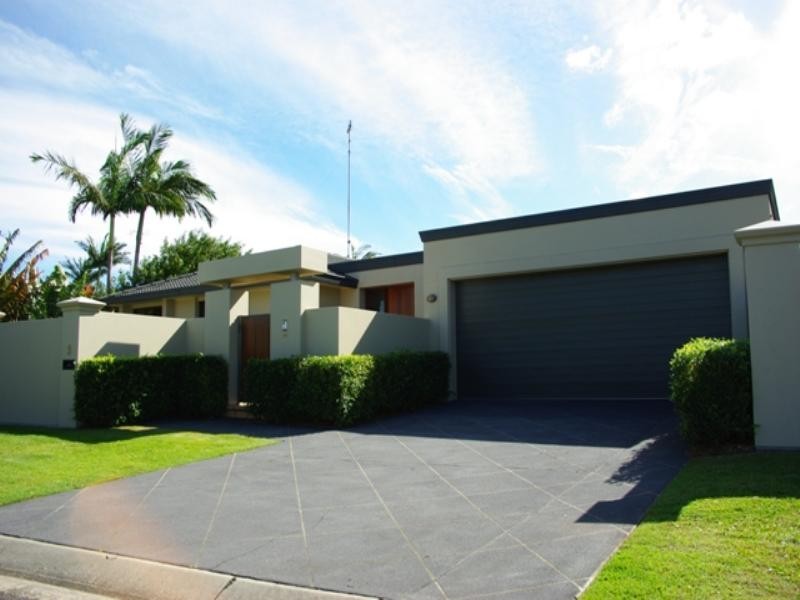 9 Honeyeater Drive, Burleigh Waters QLD 4220