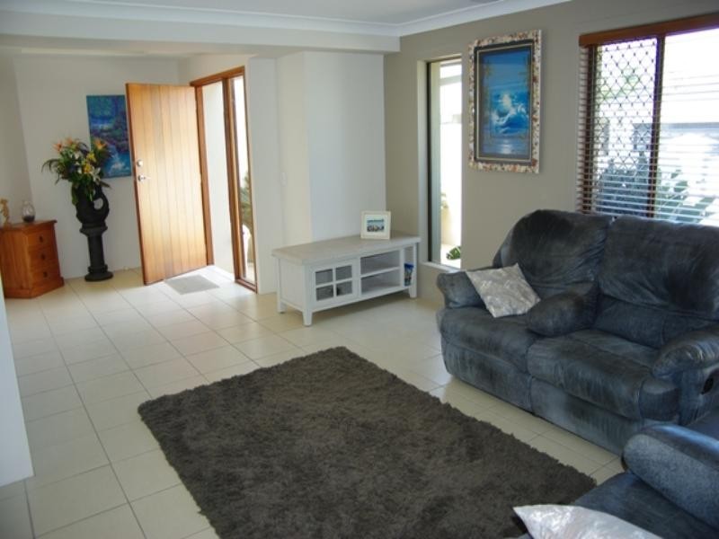 9 Honeyeater Drive, Burleigh Waters QLD 4220