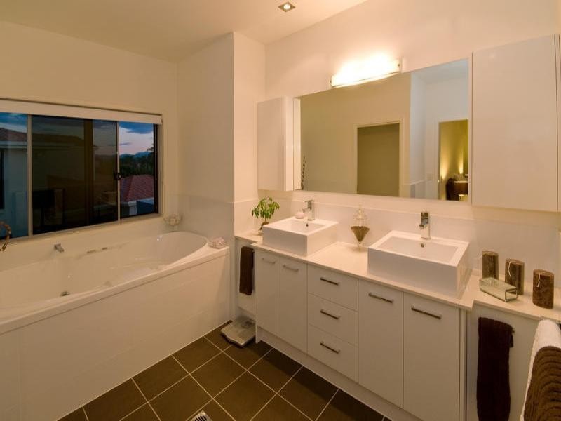 368 Rio Vista Boulevard, Mermaid Waters QLD 4218