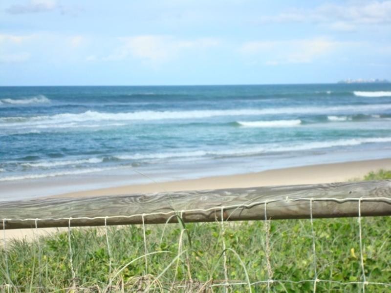 1 Yeringba Street, Mermaid Waters QLD 4218