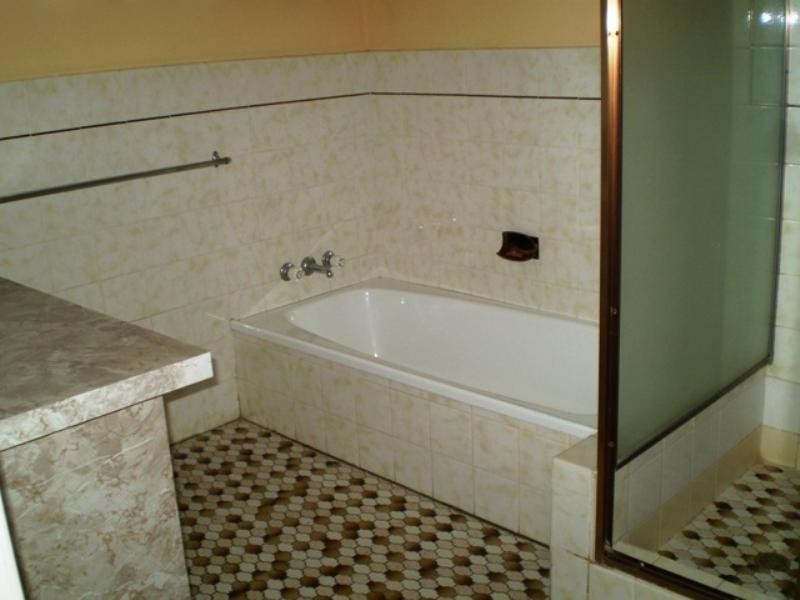 1 Yeringba Street, Mermaid Waters QLD 4218