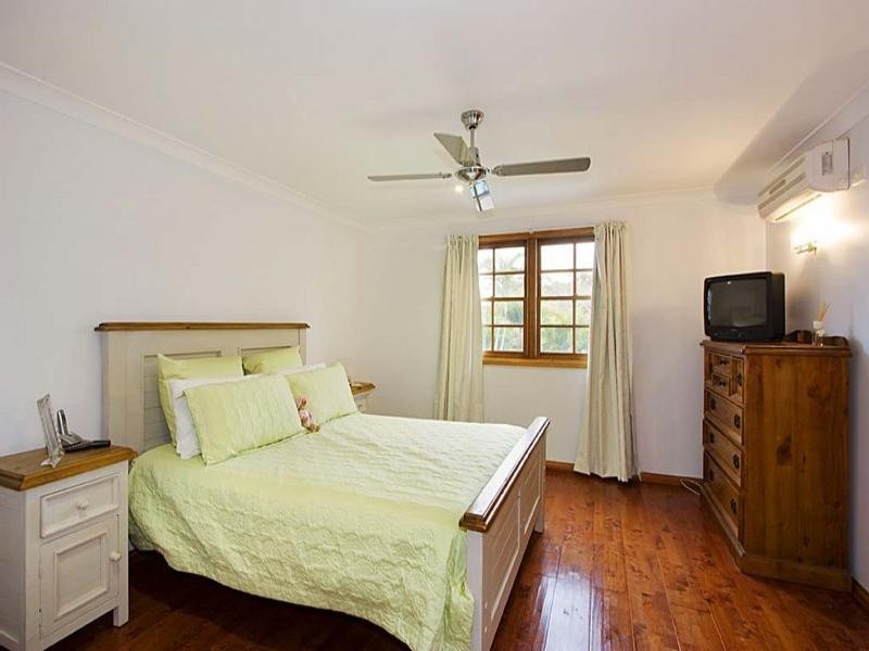 40 Fairsky Avenue, Mermaid Waters QLD 4218