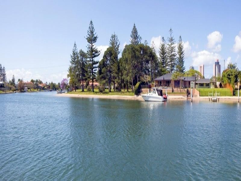47 Allambi Avenue, Broadbeach Waters QLD 4218