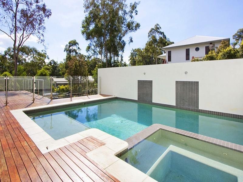 67 Simpsons Road, Elanora QLD 4221