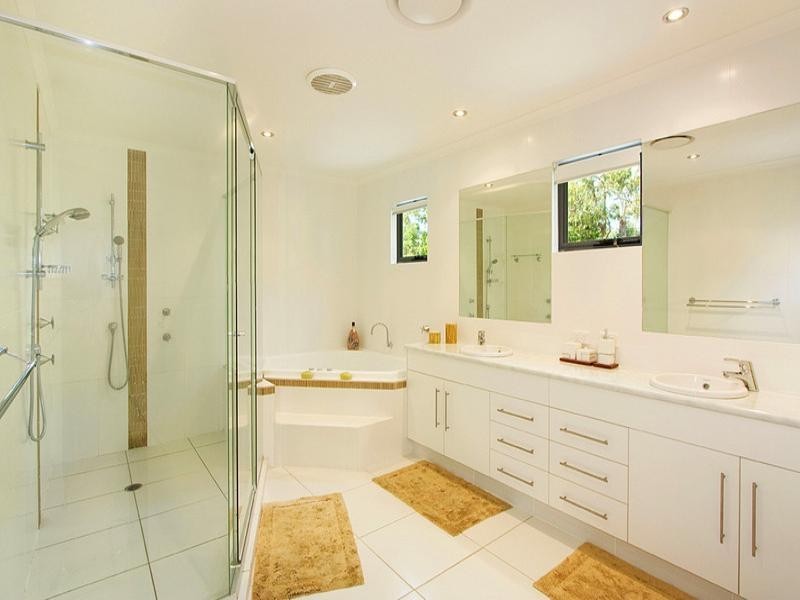 67 Simpsons Road, Elanora QLD 4221