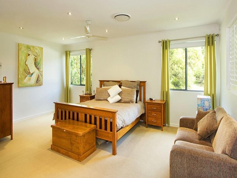 67 Simpsons Road, Elanora QLD 4221