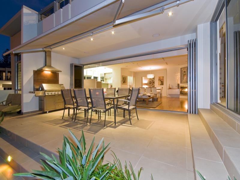 16 Hedges Avenue, Mermaid Beach QLD 4218