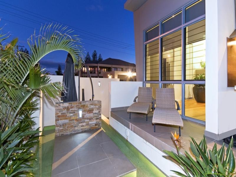 16 Hedges Avenue, Mermaid Beach QLD 4218