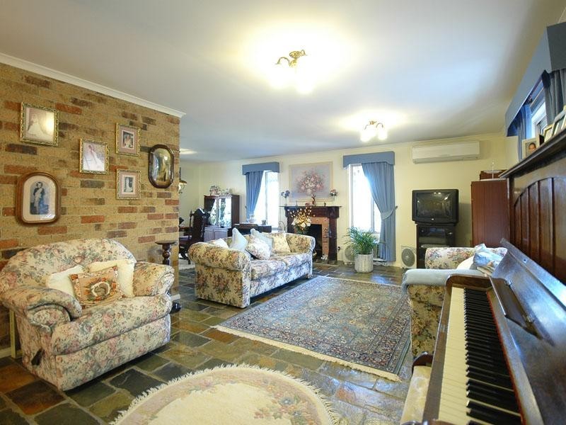 3 Rednal Court, Carrara QLD 4211