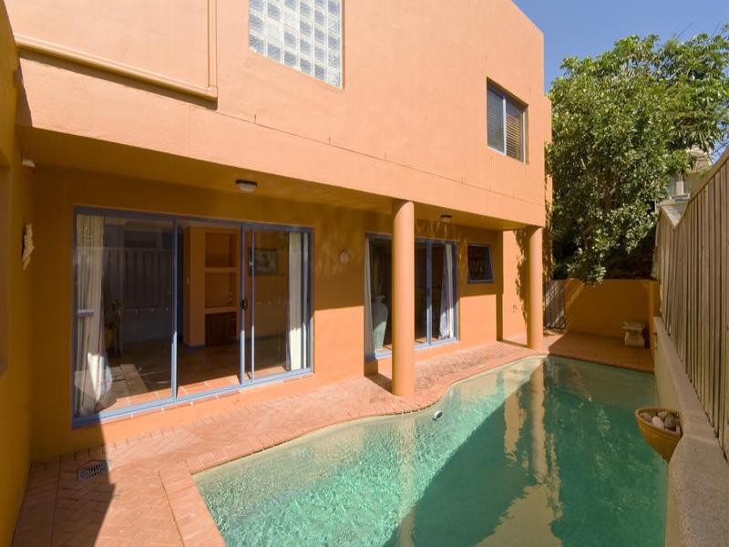 14 Brakes Crescent, Miami QLD 4220