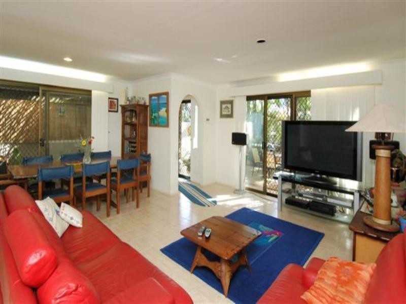 202 Hedges Avenue, Mermaid Beach QLD 4218