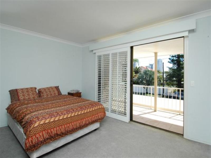 202 Hedges Avenue, Mermaid Beach QLD 4218