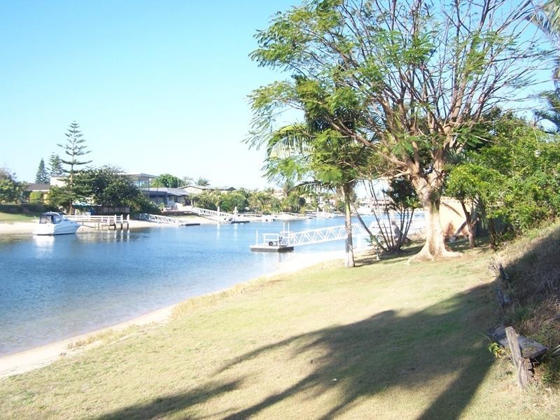 4 Sundowner Court, Mermaid Waters QLD 4218