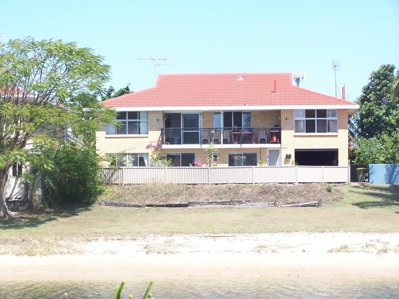 4 Sundowner Court, Mermaid Waters QLD 4218