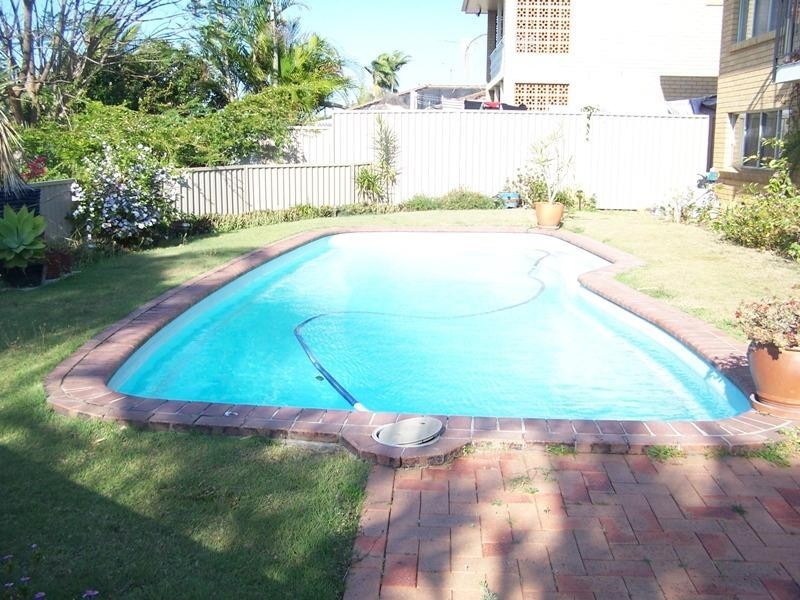 4 Sundowner Court, Mermaid Waters QLD 4218