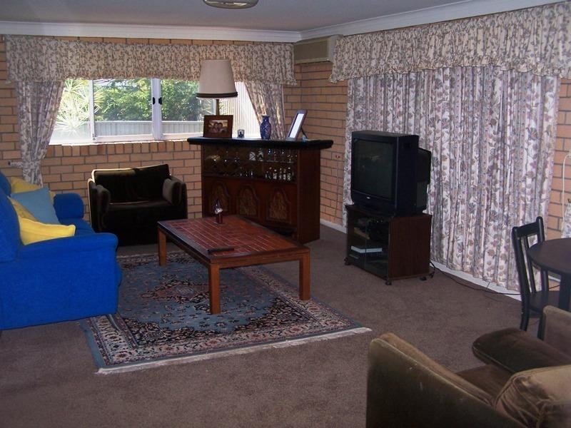 4 Sundowner Court, Mermaid Waters QLD 4218