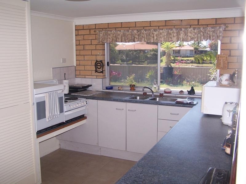 4 Sundowner Court, Mermaid Waters QLD 4218