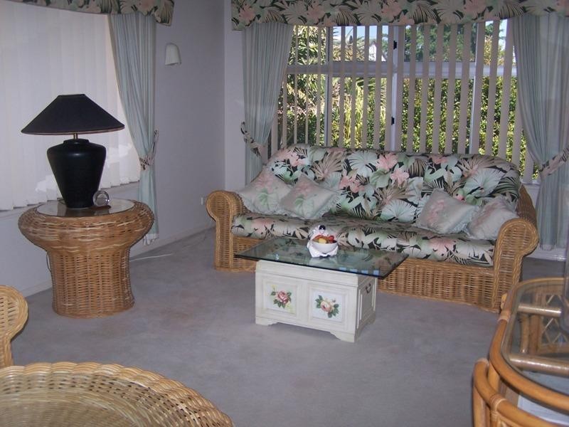 4 Sundowner Court, Mermaid Waters QLD 4218