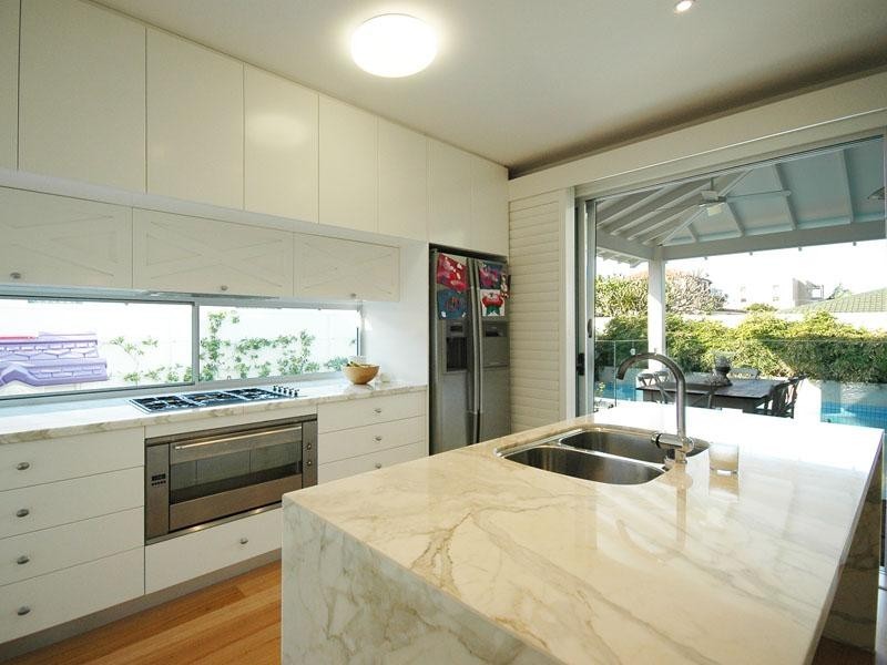 37 Petrel Avenue, Mermaid Beach QLD 4218